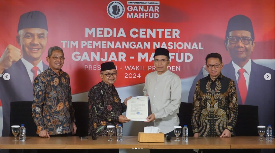 Politisi Perindo HM Zainul Majdi  menerima kunjungan Sekum PP Muhammadiyah @abe_mukti . (tangkapan layar IG TGB)
