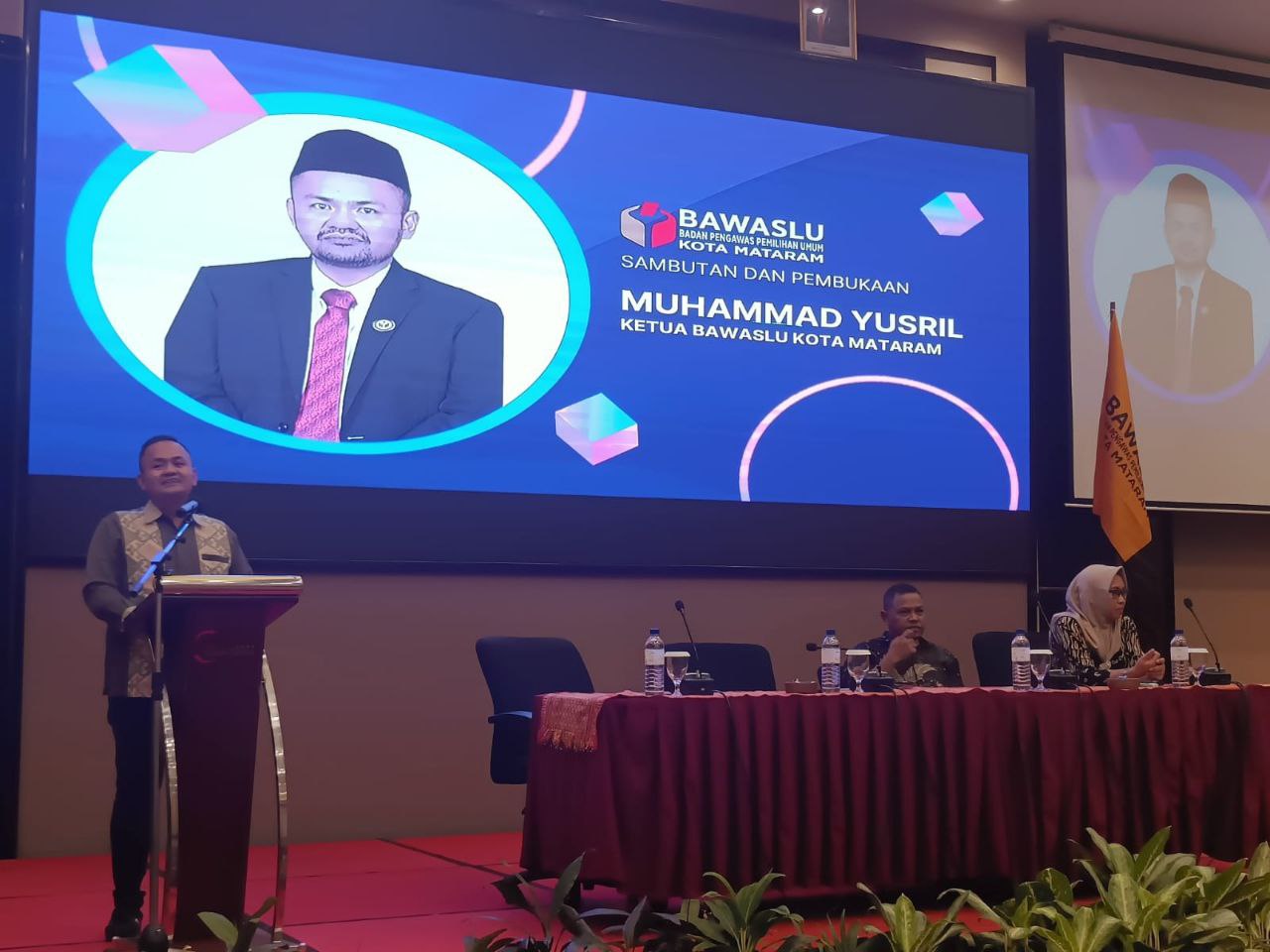 Ketua Bawaslu Kota Mataram Muhammad Yusril saat memberikan pengarahan mengenai pengawasan distribusi logistik pemilu 2024.
