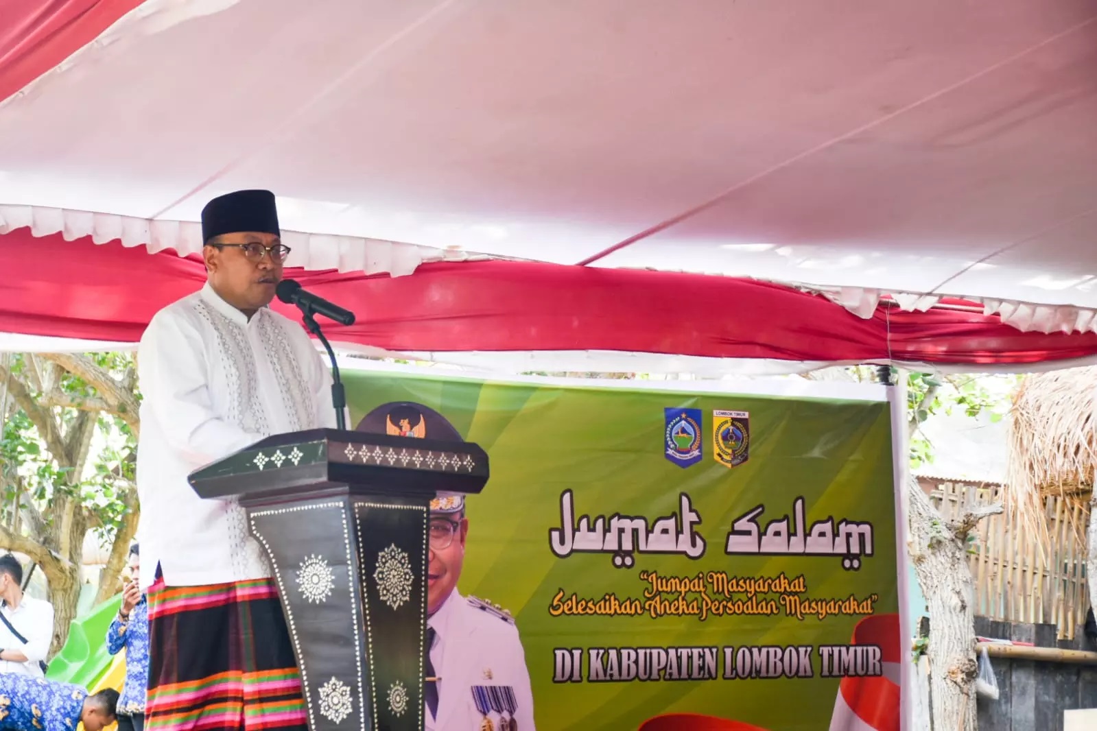 Penjabat Gubernur NTB Drs H Lalu Gita Ariadi, M.Si saat kegiatan Jumat Salam di wilayah Kecamatan Jerowaru, Lombok Timur.