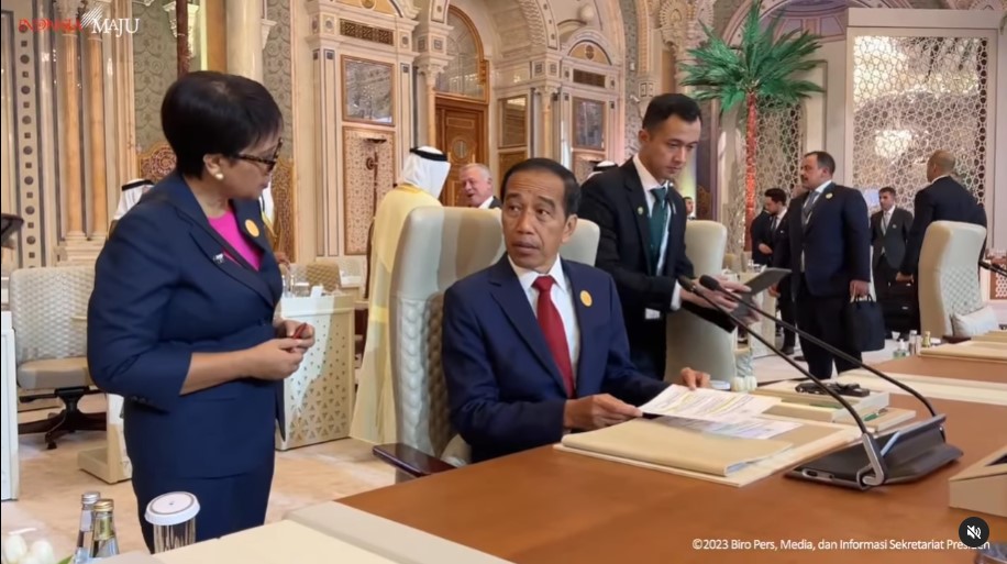 Presiden Joko Widodo saat hadir di KTT OKI membahas penyelesaikan kasus kekejaman Israel di Palestina. (tangkapan layar IG Jokowi)