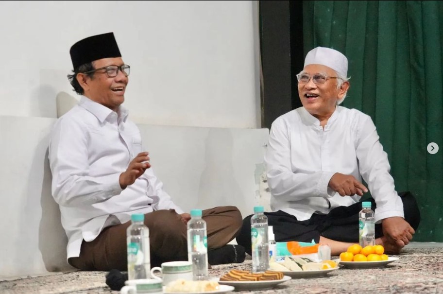 Momen Mahfud MD bersama Gus Mus. (tangkapan layar IG Mahfud MD)
