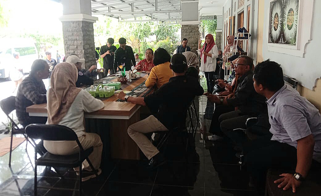 Rombongan dari Dinas Peternakan dan Kesehatan Hewan Provinsi Kalimantan Timur melaksanakan kegiatan Benchmarking Study di CV Adihg Walet Selasa (14/11) sampai Jumal (17/11).