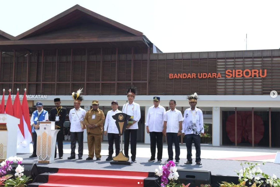 Presiden Joko Widodo saat meresmikan Bandar Usara Siboru. (tangkapan layar IG @jokowi)