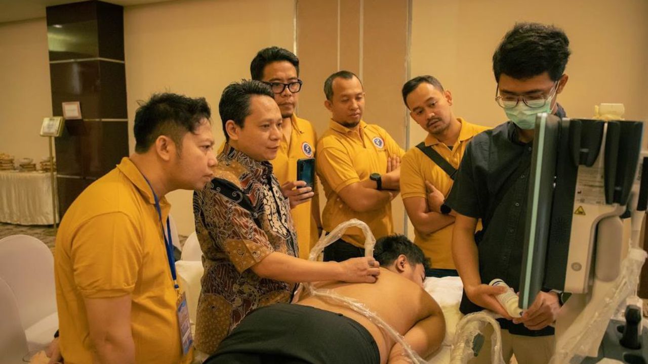 PERDATIN NTB juga mengadakan bakti sosial (Baksos) pengobatan nyeri kronis terutama low back pain. Dimana Bakti Sosial ini terselenggara bekerjasama dengan RSUD Provinsi NTB.
