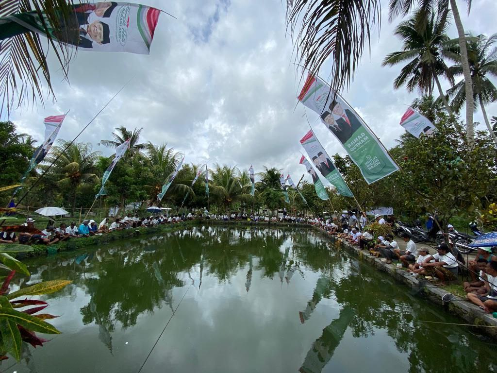 lomba mancing yang diadakan oleh Relawan Ganjar Mahfud di Lombok Tengah.