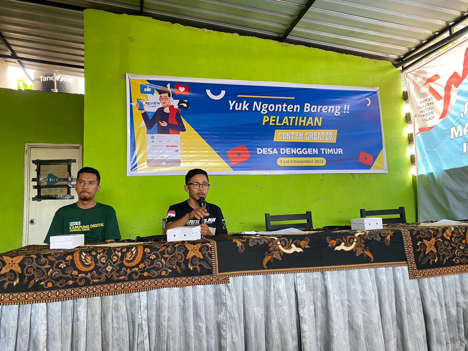 Pelatihan menjadi konten kreator di Desa Denggen Timur.