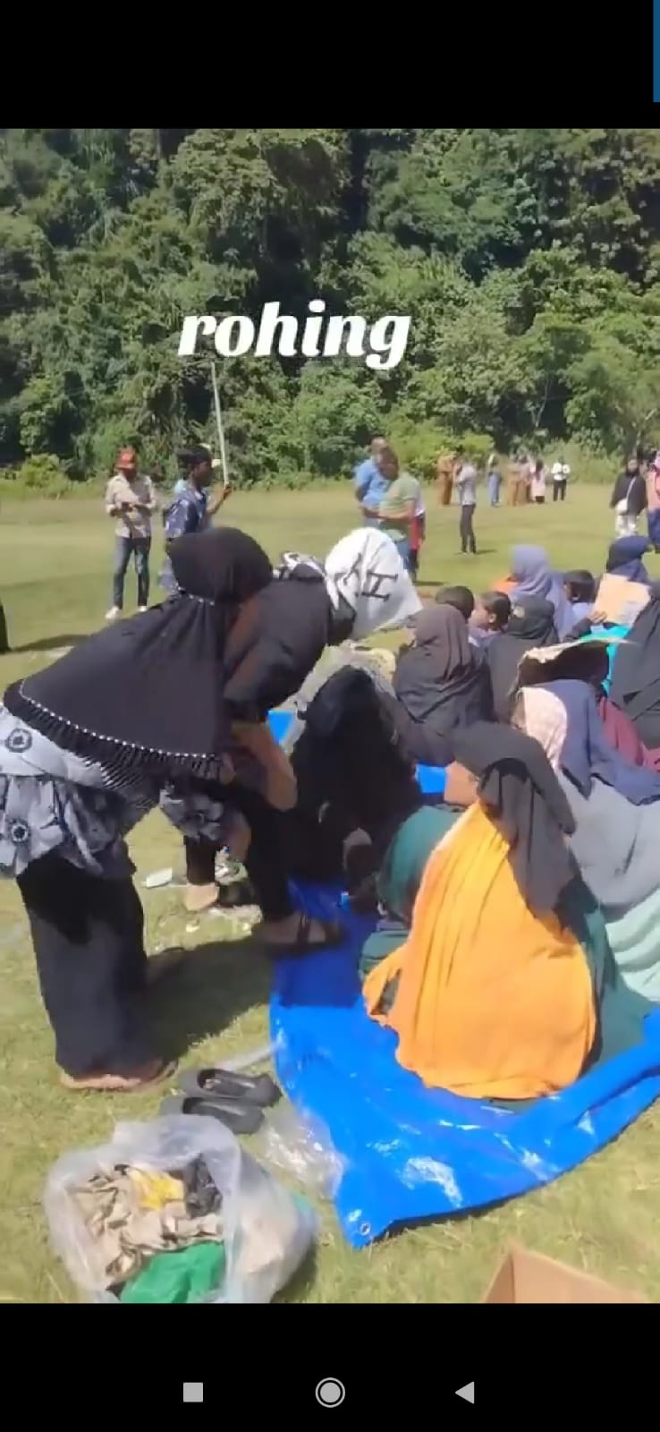USIR PAKSA: Video dua orang emak-emak di Aceh yang mengusir pengungsi Rohingya viral di media sosial. (Tangkapan layar Instagram @Berita_Aceh)