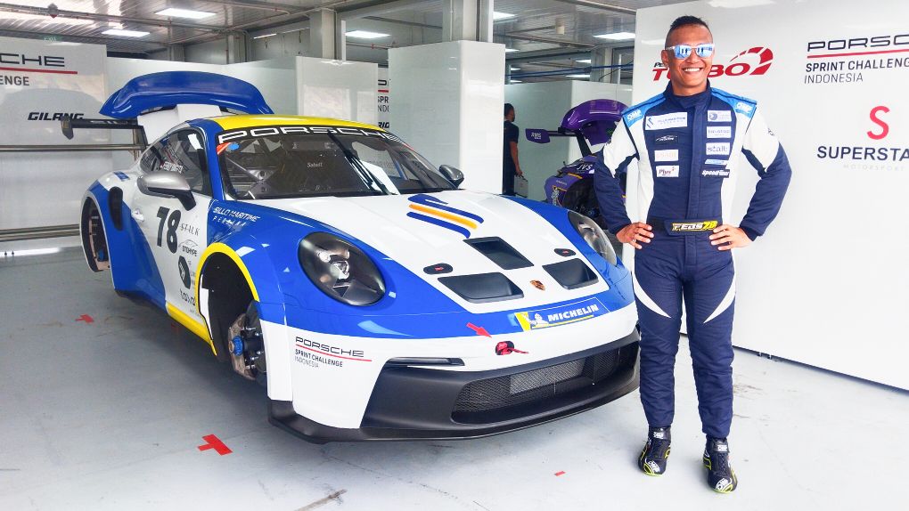 SIAP BERLAGA: Pembalap mobil Feby Sagita siap berlaga pada ajang Porsche Sprint Challenge Indonesia 2023 di Sirkuit Internasional Pertamina Mandalika, Jumat (8/12).