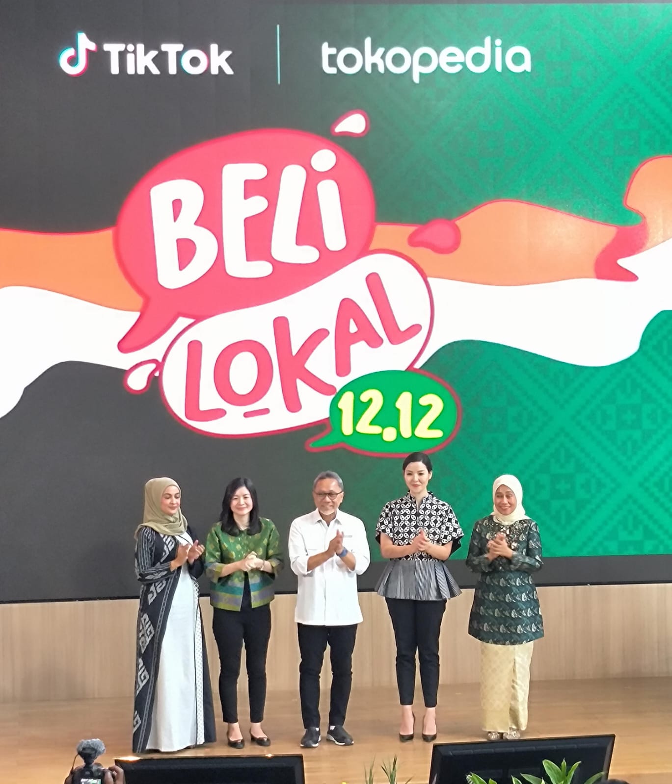 BELI LOKAL: Masyarakat bisa belanja online dari pelaku usaha UMKM lokal melalui halaman &lsquo;Beli Lokal&rsquo; di aplikasi Tokopedia dan TikTok.