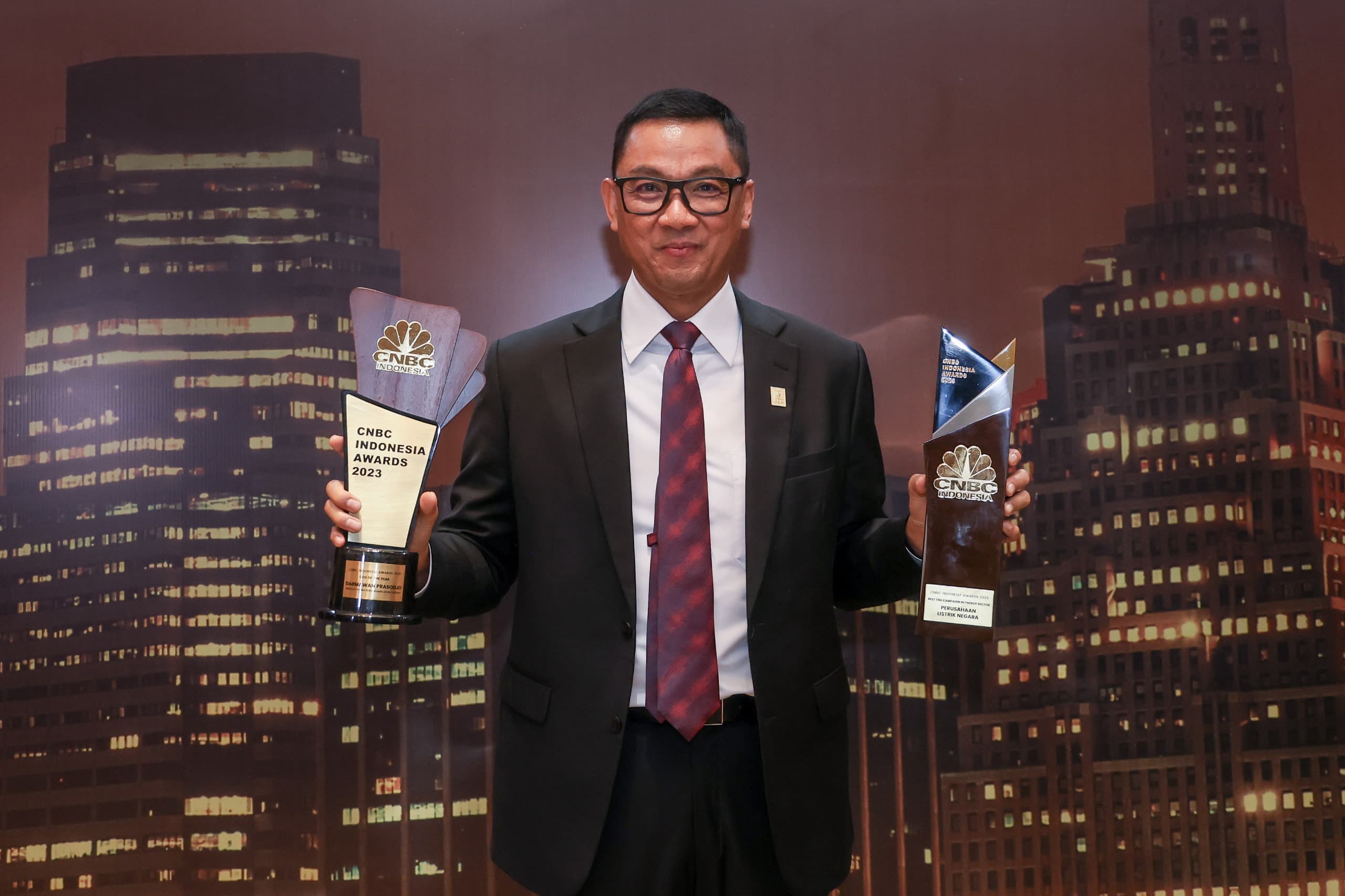 Dirut PLN Darmawan Prasodjo dinobatkan sebagai CEO of The Year.