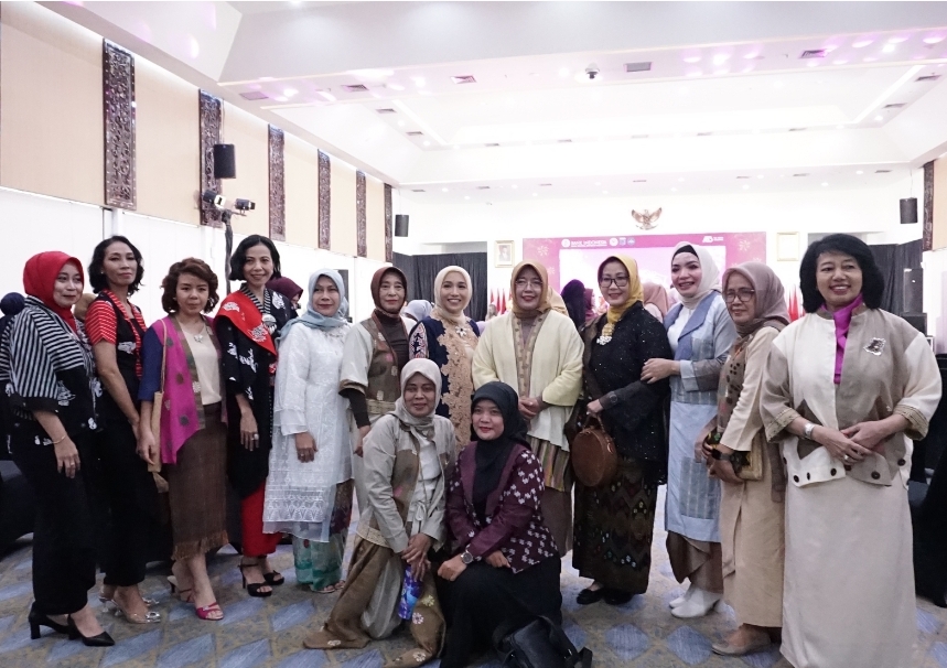 Beragam model wastra NTB yang digunakan saat kegiatan Hari Ibu di Gedung Serba Guna Bank Indonesia Perwakilan Provinsi NTB.