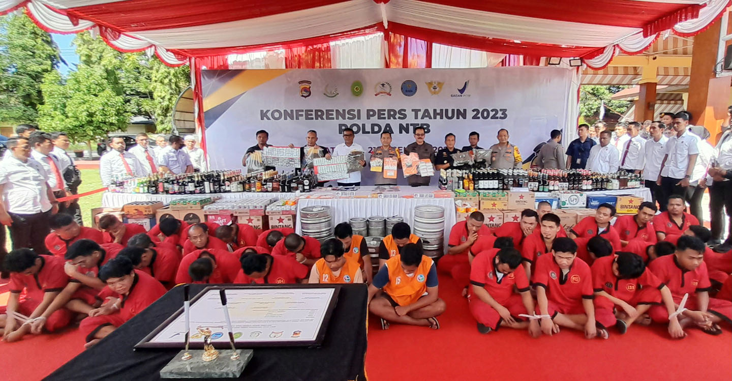 Puluhan pengedar narkoba yang ditangkap Polda NTB dalam rentang waktu Oktober hingga Desember 2023.