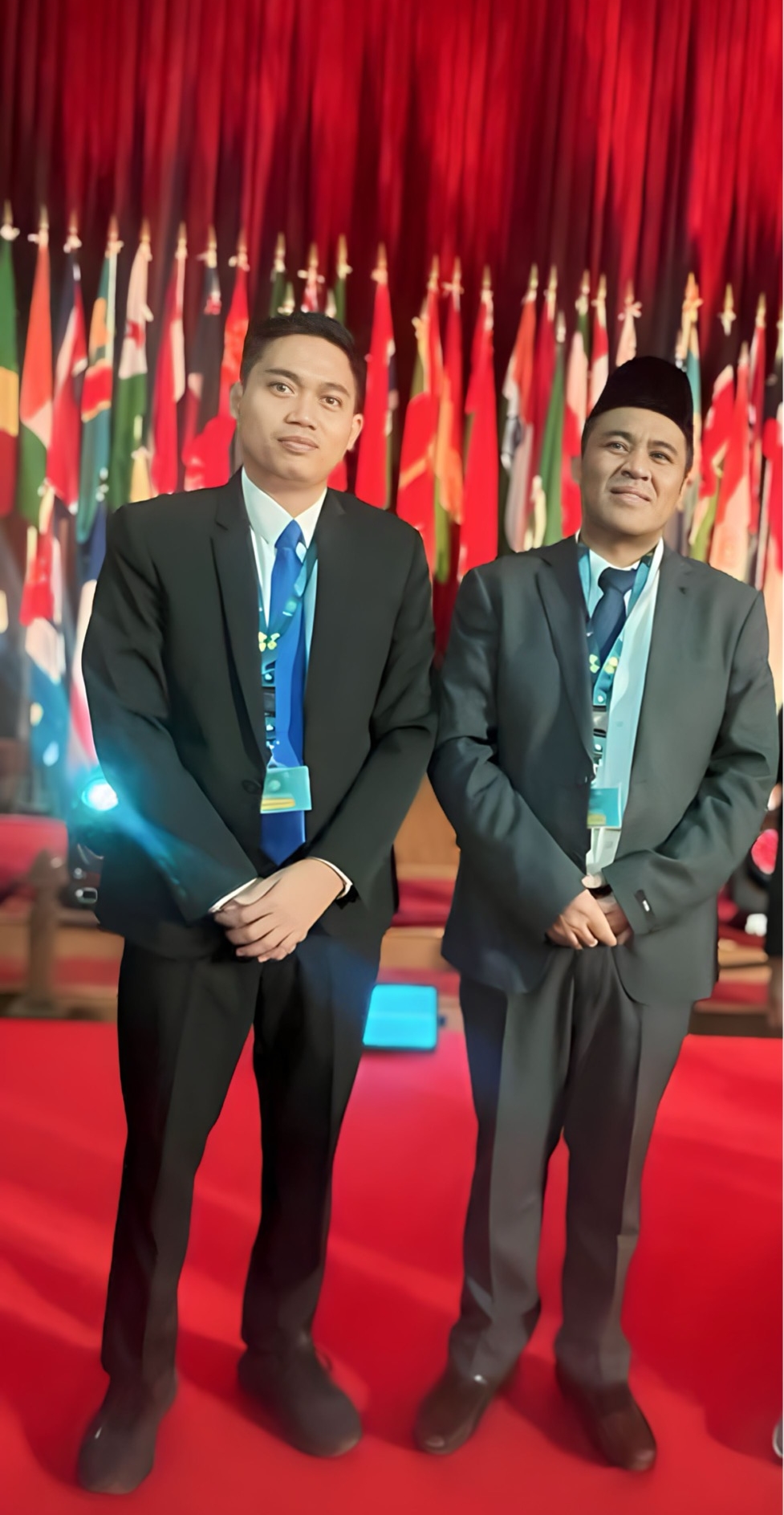 Dosen UIN Sosiologi Agama UIN Mataram Suparman Jayadi (kiri) dan Rektor UIN Mataram Prof Masnun Tahir (kanan), saat hadir langsung di KMBAAA, di Gedung Merdeka, Bandung, Jabar, Rabu (20/12).