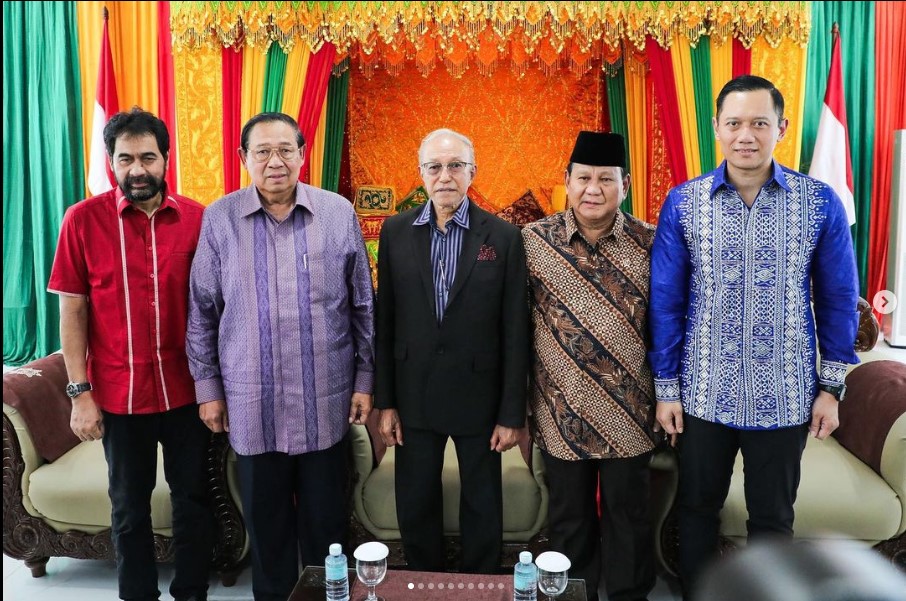 SBY dan Prabowo dalam kunjungan ke Aceh, bersama tokoh setempat. (tangkapan layar IG AHY)