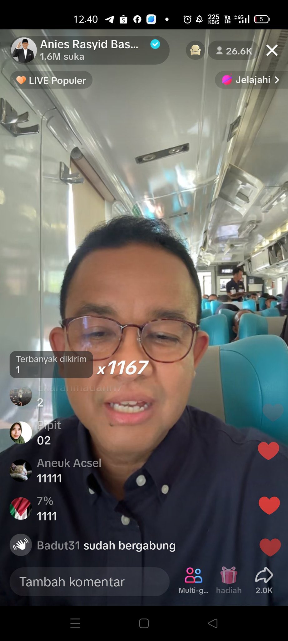 PANEN PUJIAN: Live Tiktok Capres Anies Baswedan di Tiktok dinilai berhasil memikat para pemilih pemula. (Tangkapan layar Tiktok Anies Rasyid Baswedan)