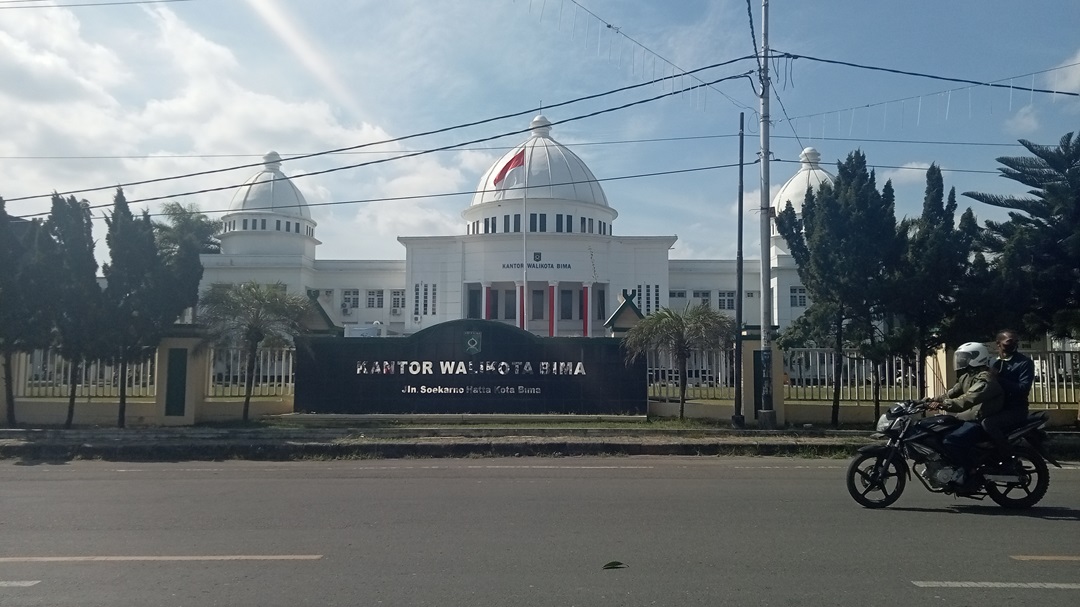 STOP TERIMA HONORER: Pemkot Bima menghentikan penerimaan tenaga honorer baru.(ISLAMUDDIN/LOMBOK POST)