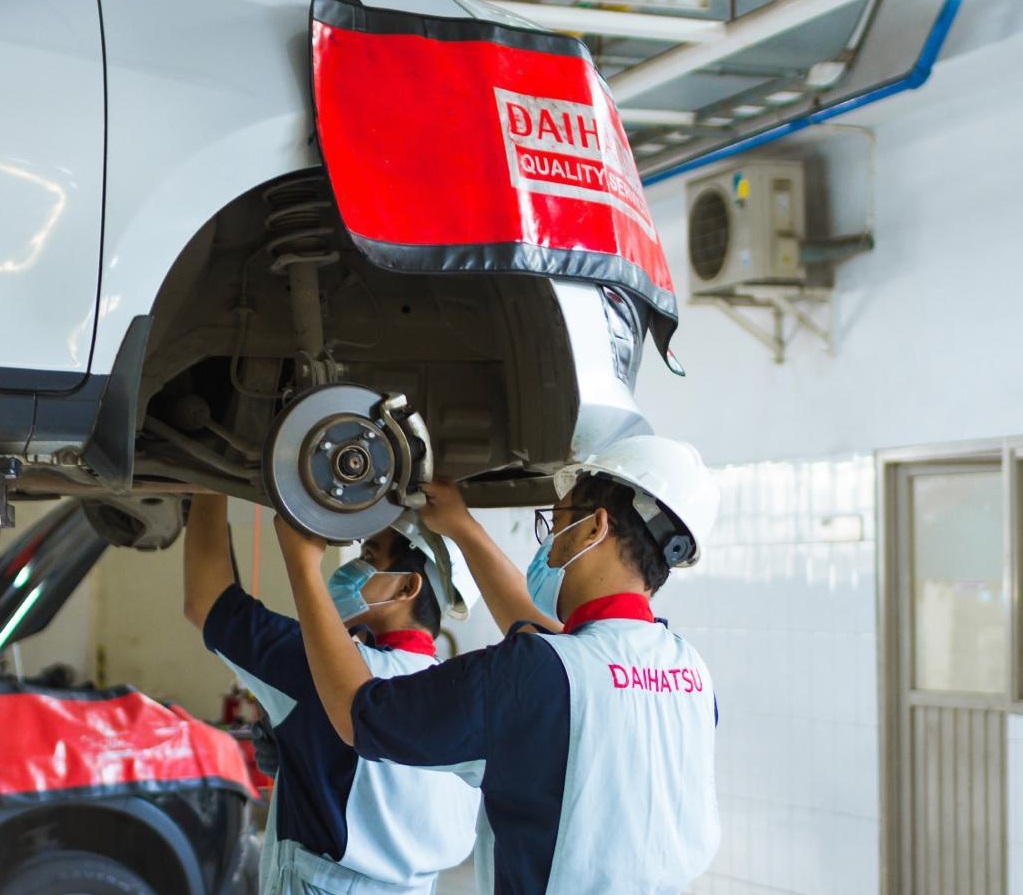 PERAWATAN MOBIL:  Pemilik kendaraan dapat mempercayakan kendaraan kesayangannya dengan membawa ke bengkel resmi Daihatsu terdekat yang dilengkapi dengan fasilitas lengkap serta teknisi profesional