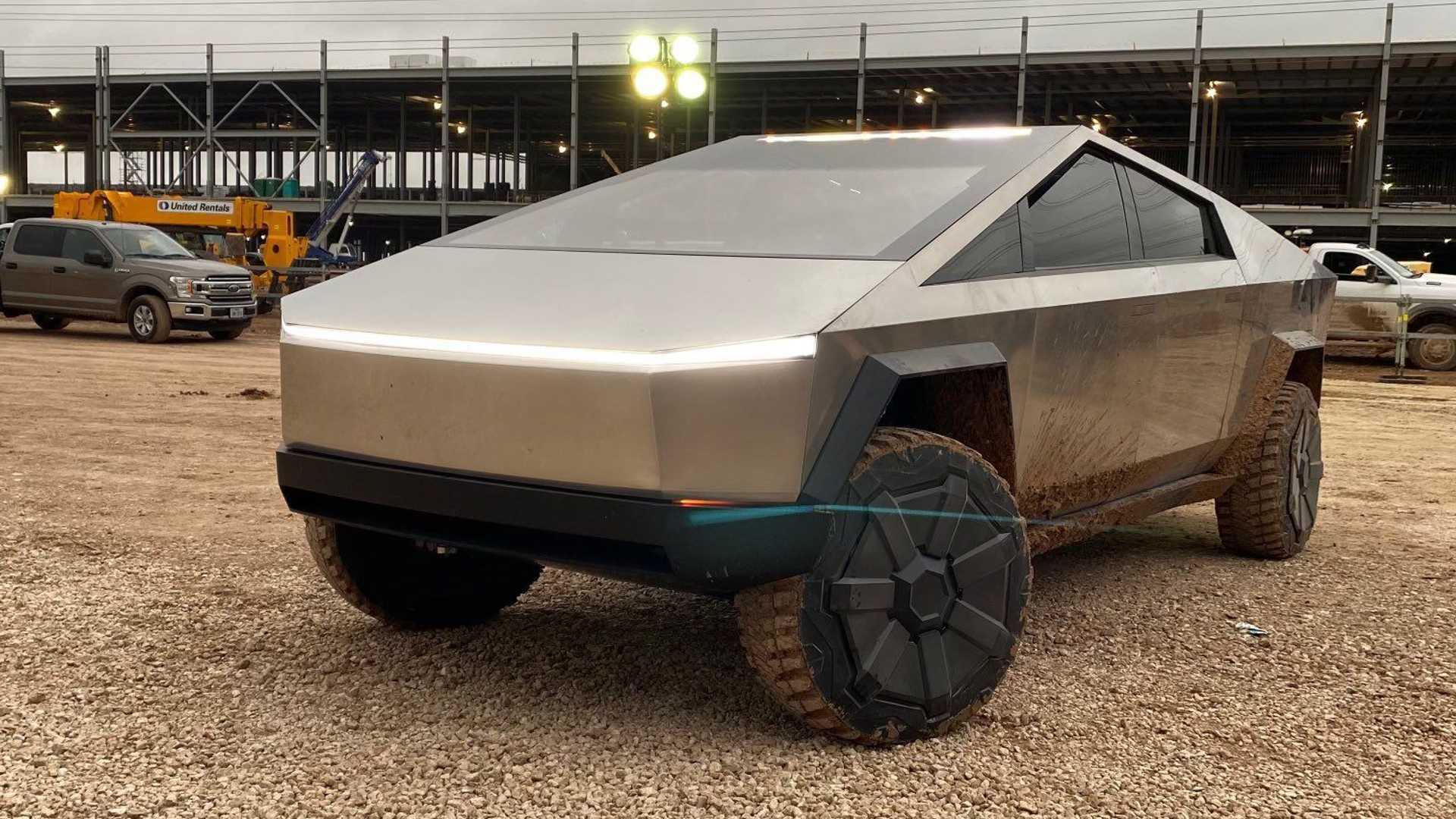 Ilustrasi: Pikap listrik Tesla Cybertruck. (InsideEVs).