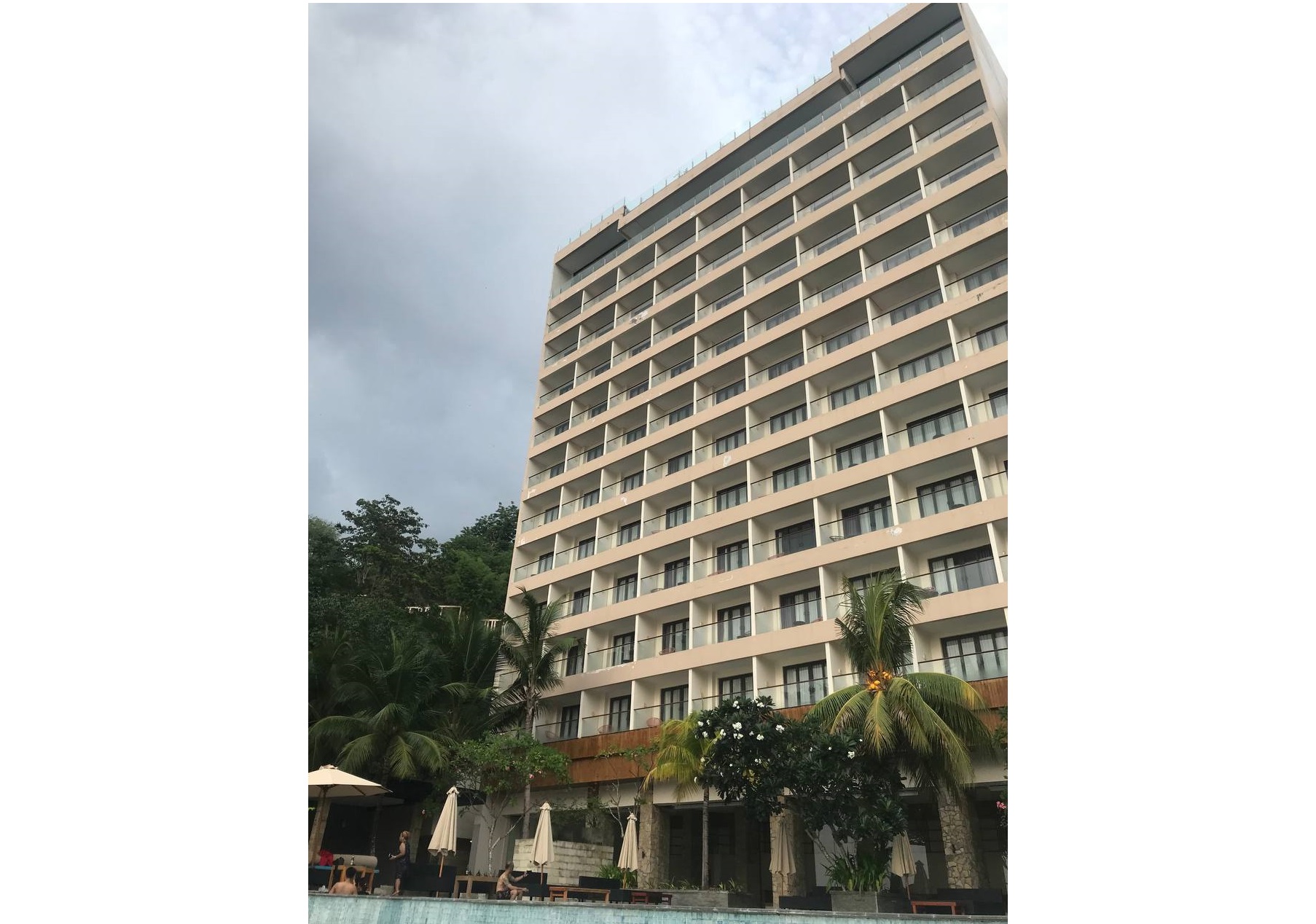 MEGAH: Salah satu sudut Louis Kienne (LK) Resort Senggigi, Selasa (9/1).(NURUL/LOMBOK POST)