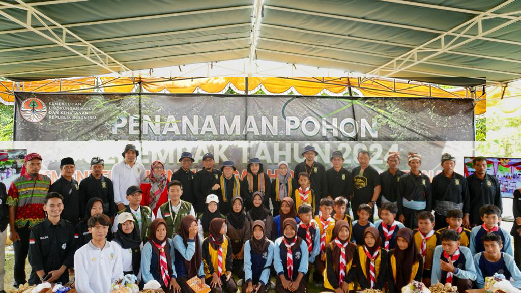 AKSI NYATA: Kegiatan penanaman serentak ini bentuk komitmen dan aksi nyata KLHK dalam upaya mitigasi perubahan iklim di NTB.