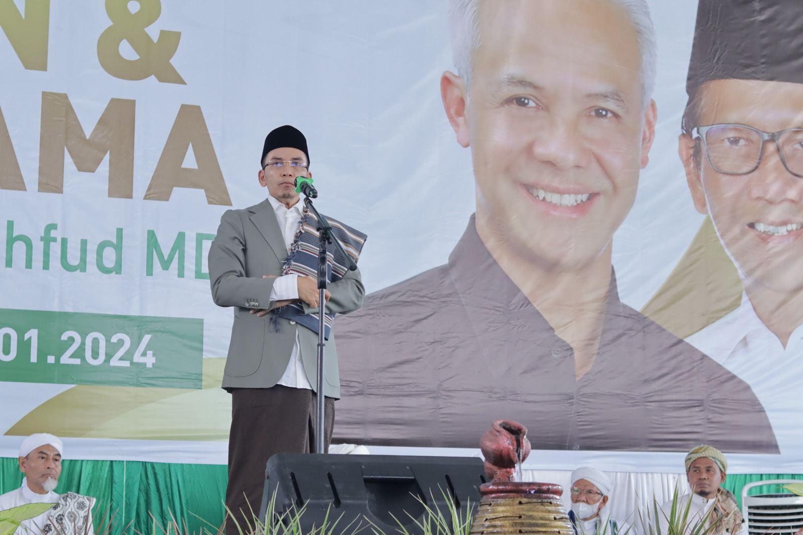 TGB HM Zainul Majdi saat memberikan pengajian dalam acara pengajian dan doa bersama untuk Ganjar-Mahfud di GOR Hamzanwadi, Pancor, Lombok Timur, Sabtu (13/1) lalu.