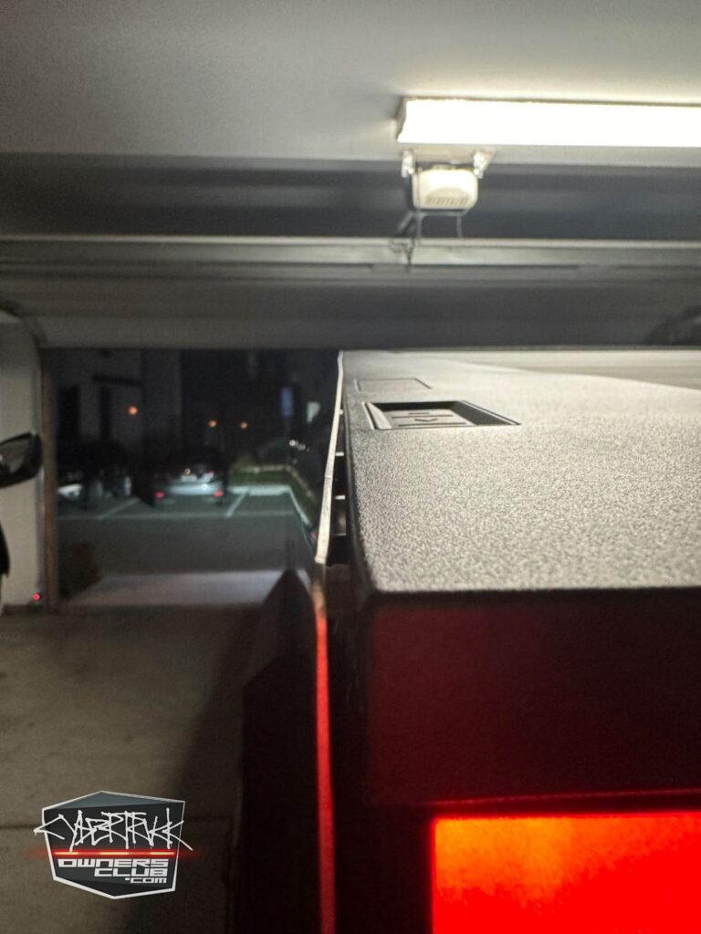 Ketidaksempurnaan pada bagian panel bodi Cybertruck. (Dok. CybertruckOwnersClub)