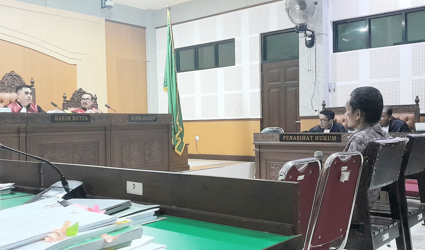 Terdakwa korupsi dana hibah KONI Dompu tahun 2018-2021 Putra Taufan menjalani sidang di Pengadilan Tipikor Mataram.