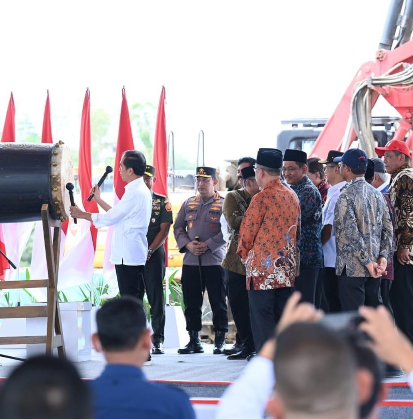 Presiden Joko Widodo saat peletakan batu pertama pembangunan Masjid Negara di IKN. (tangkapan layar IG Jokowi)