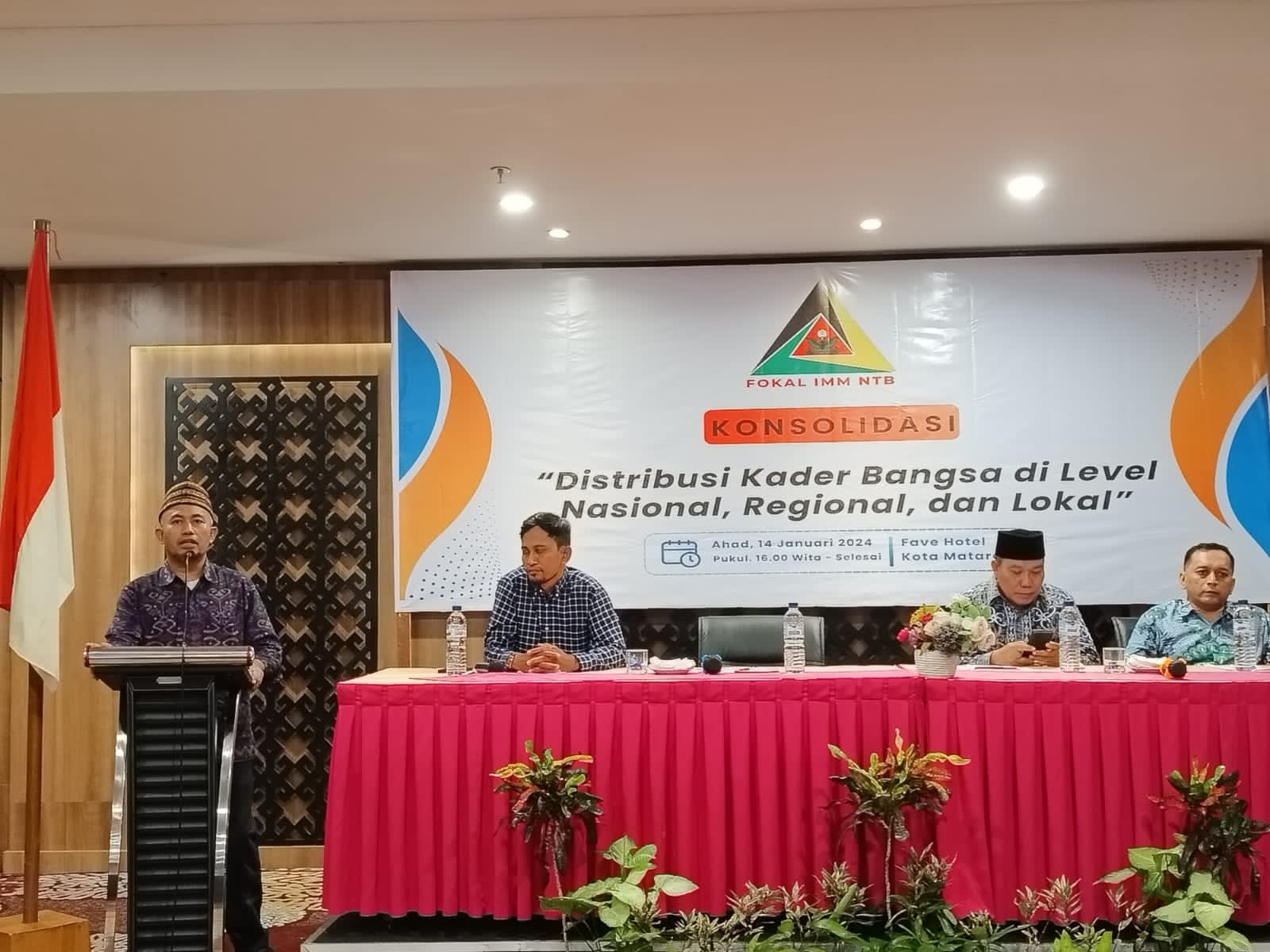 DUKUNGAN: Ketua Wilayah Fokal IMM NTB Dr Syafril saat memberikan sambutan dalam rapat konsolidasi untuk Pemilu 2024, Minggu (14/1).