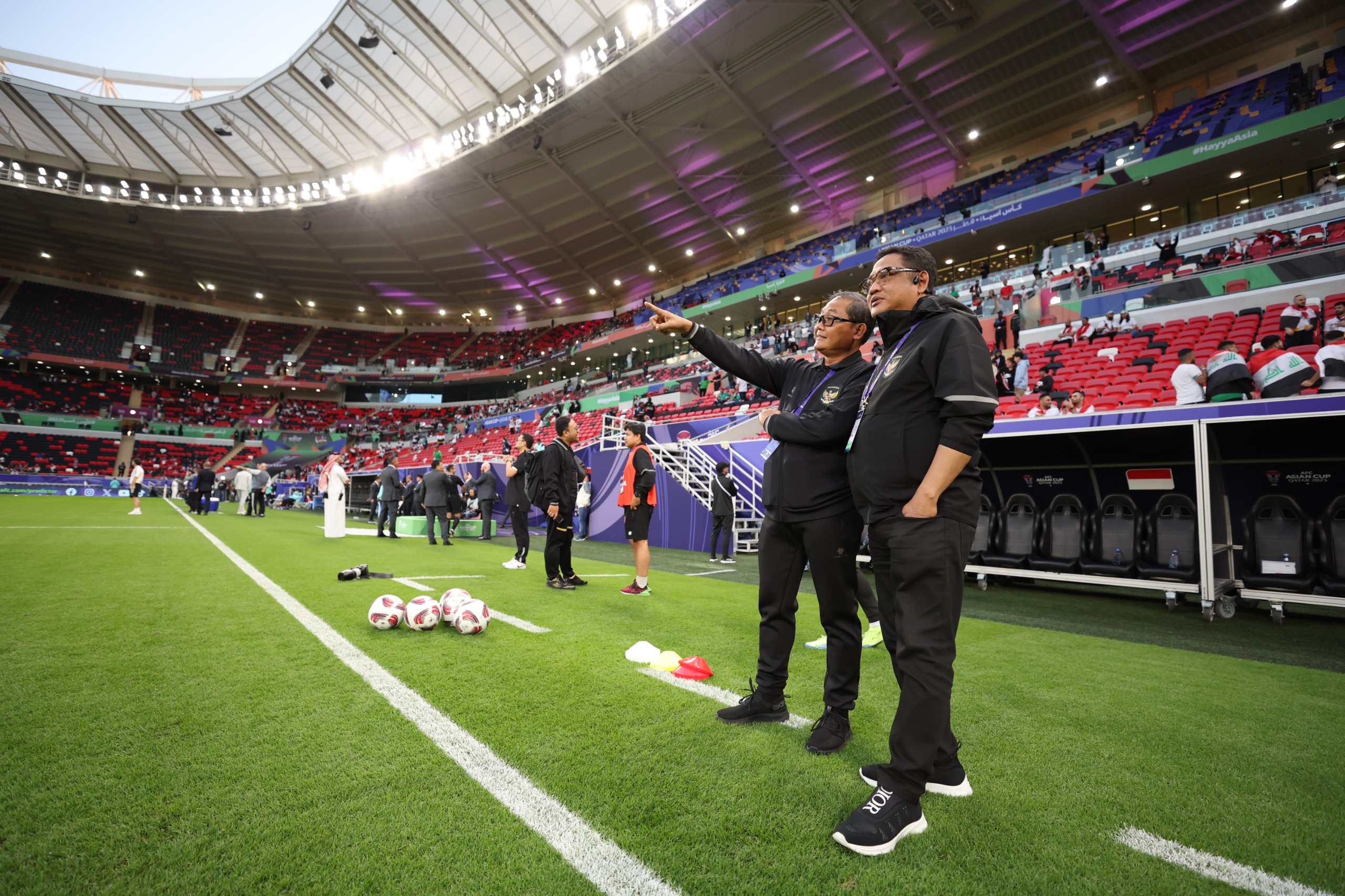 Timnas Indonesia melalui Manajer tim, Endri Erawan (kiri), resmi melayangkan protes ke Konfederasi Sepak Bola Asia (AFC). (foto : PSSI)