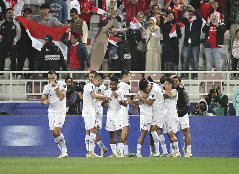 Pemain  Indonesia merayakan gol Asnawi dari titik penalti. (foto : PSSI)