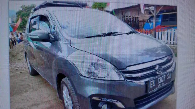 INI BARANG BUKTINYA: Inilah mobil yang diduga digadai oknum DPRD Kabupaten Bima bernama Dedy.(ISTIMEWA/LOMBOK POST)