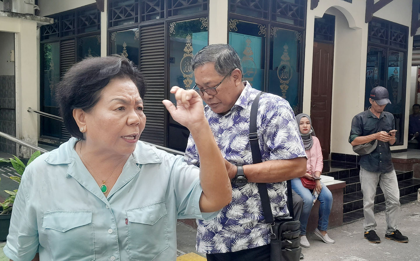 Lusi kecewa berat setelah mendengar putusan praperadilan di Pengadilan Negeri Mataram, Kamis (25/1).
