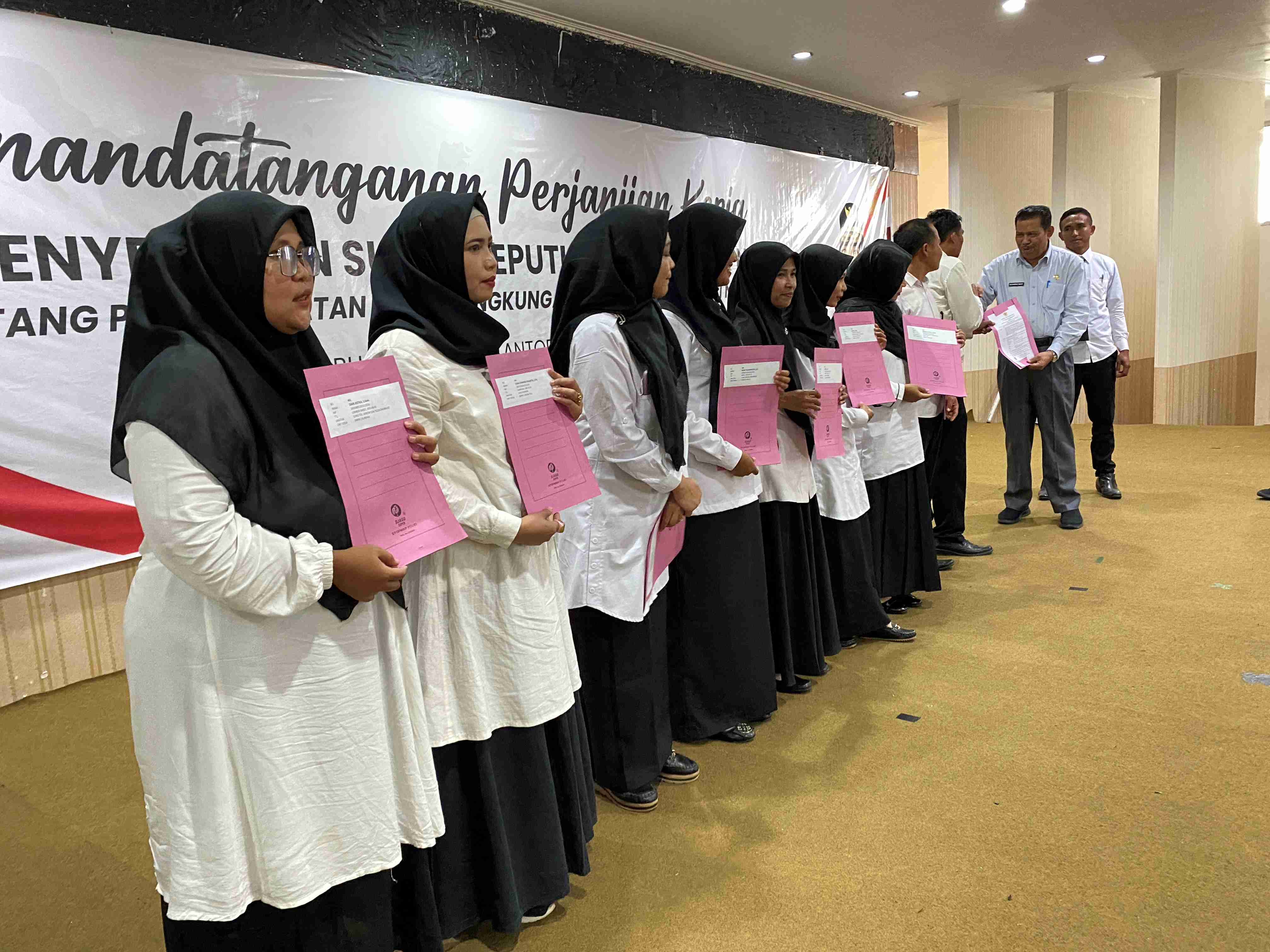 JADI PEGAWAI PEMERINTAH: Sejumlah guru secara resmi menerima SK pengangkatan menjadi PPPK, pada Agustus 2023 lalu.