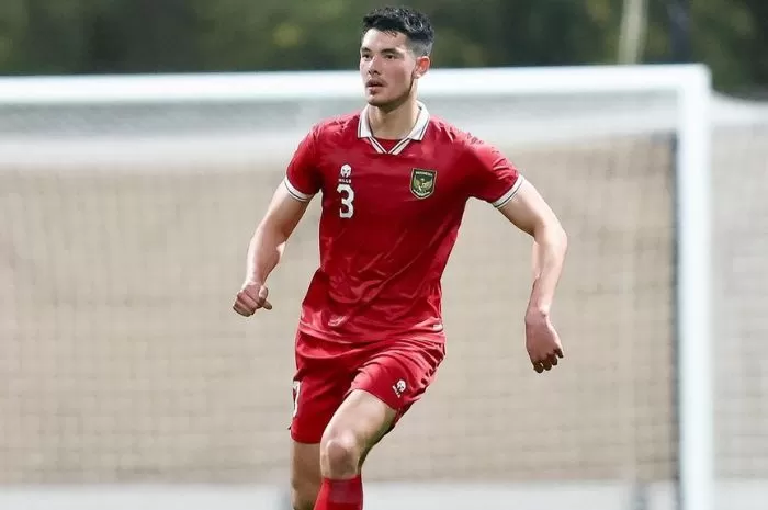 SUBYEK EKSPERIMEN : Elkan Baggott  jadi striker dadakan saat melawan Jepang. (foto : Instagram Elkan Baggott)