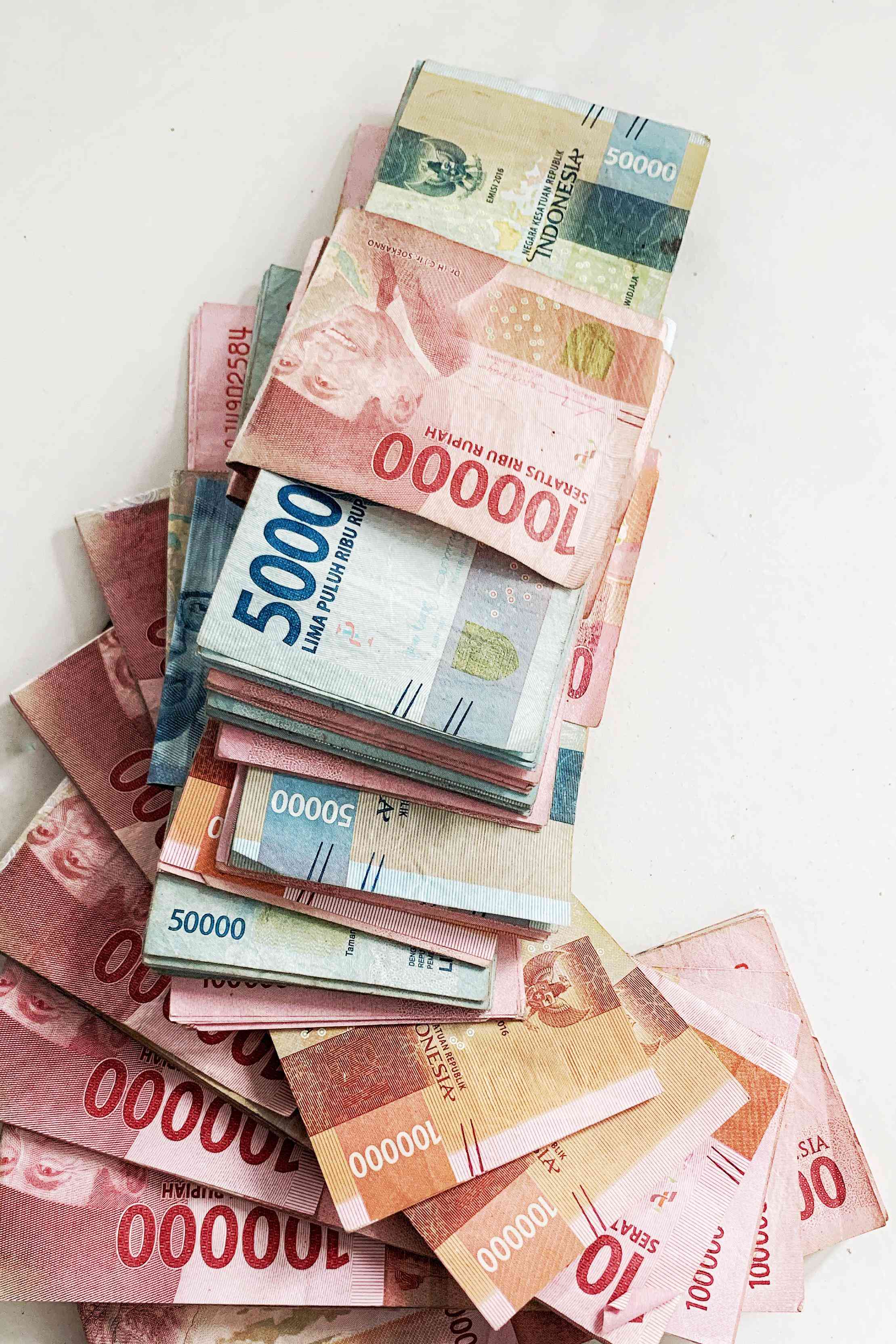 ANGGARAN DAERAH: Anggaran defisit pemerintah adalah satu dari dua jenis kebijakan anggaran tidak berimbang. Kondisi ini terjadi saat pengeluaran pemerintah lebih banyak daripada pendapatannya.