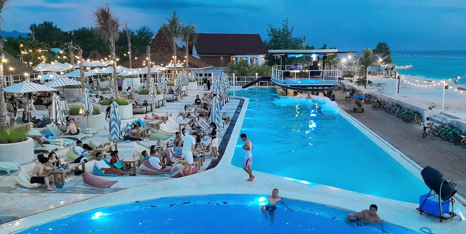 INSTAGRAMABLE: Rabbit Jump menjadi salah satu beach club yang menjadi favorit wisatawan di Gili Trawangan.