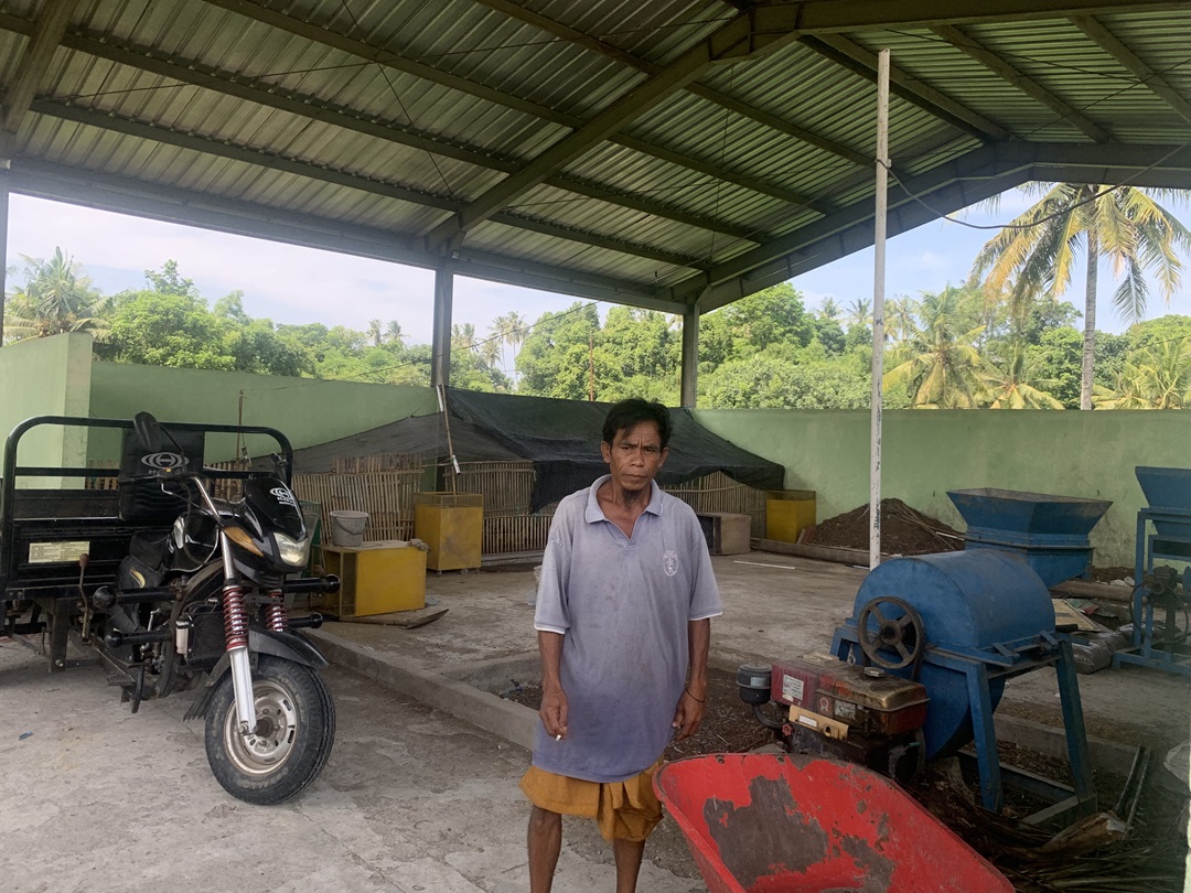 MANGKRAK : Kondisi TPS3R Mule Jati, Kuripan yang saat ini sepi dan tidak dinanfaatkan.  (CHIA/LOMBOK POST)