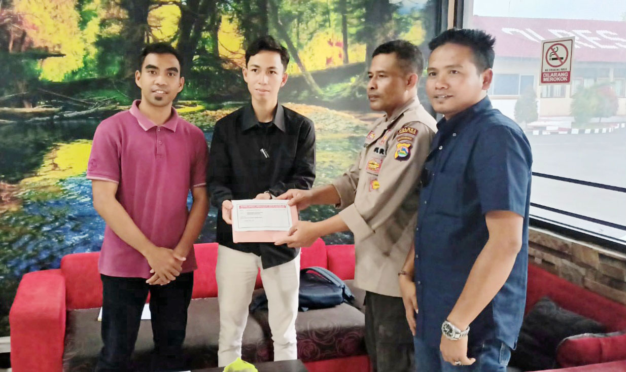 Tim bantuan hukum Aliansi REMUK mengajukan penangguhan penahanan lima warga Desa Lendang Nangka Utara ke Polres Lotim.