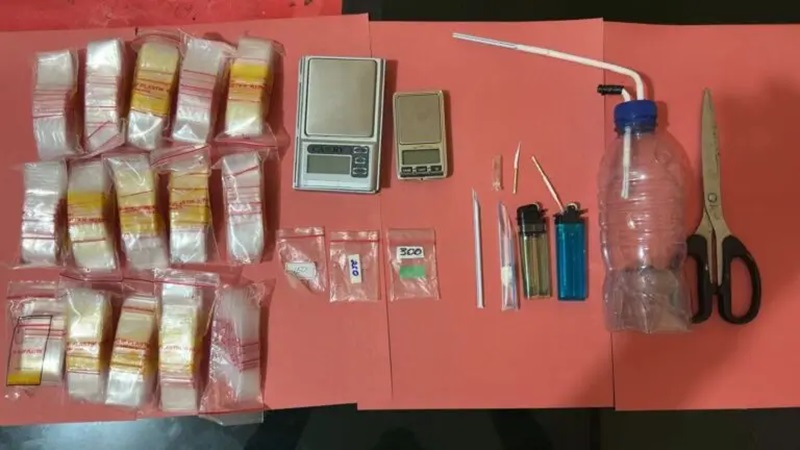 INI BARANG BUKTINYA: Barang bukti diamankan polisi dari seorang pengedar sabu inisial SG warga Desa Selante, Kecamatan Plampang, Kabupaten Sumbawa, akhir pekan lalu.(POLRES SUMBAWA FOR LOMBOK POST)