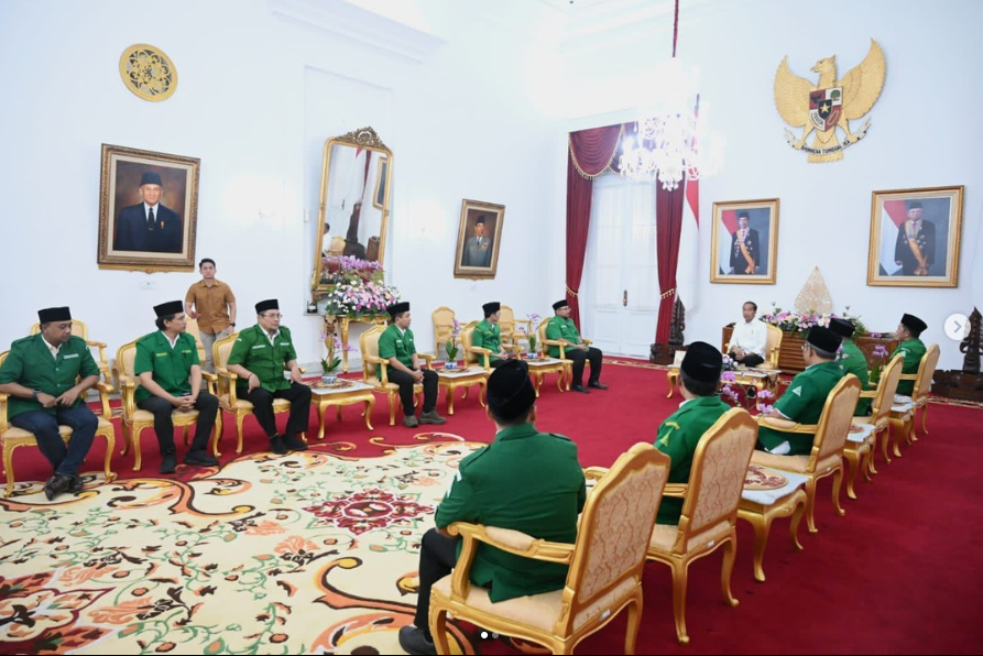 Presiden Joko Widodo kedatangan rombongan Gerakan Pemuda (GP) Ansor di Istana Kepresidenan Yogyakarta, Daerah Istimewa Yogyakarta. (tangkapan layar IG Jokowi)
