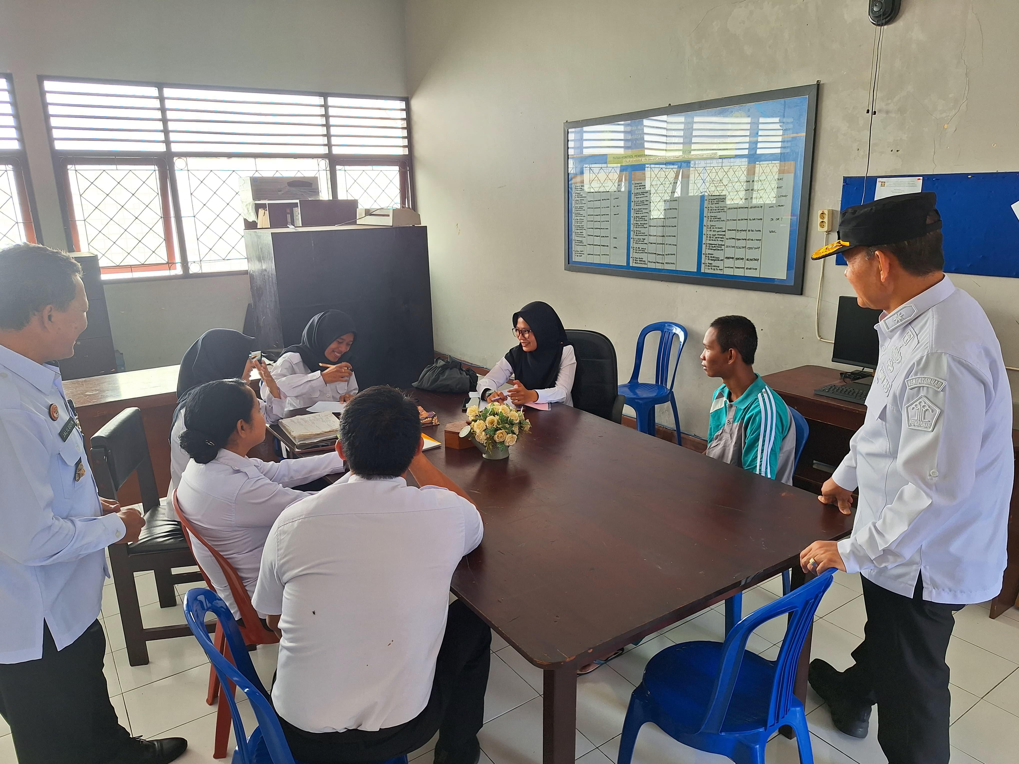 JUNJUNG INTEGRITAS: Monitoring dan evaluasi Kanwil Kemenkumham NTB  ke Lembaga Pemasyarakatan Khusus Anak Kelas II Loteng dan Lembaga Pemasyarakatan Terbuka Kelas IIB Loteng, Rabu (31/1)