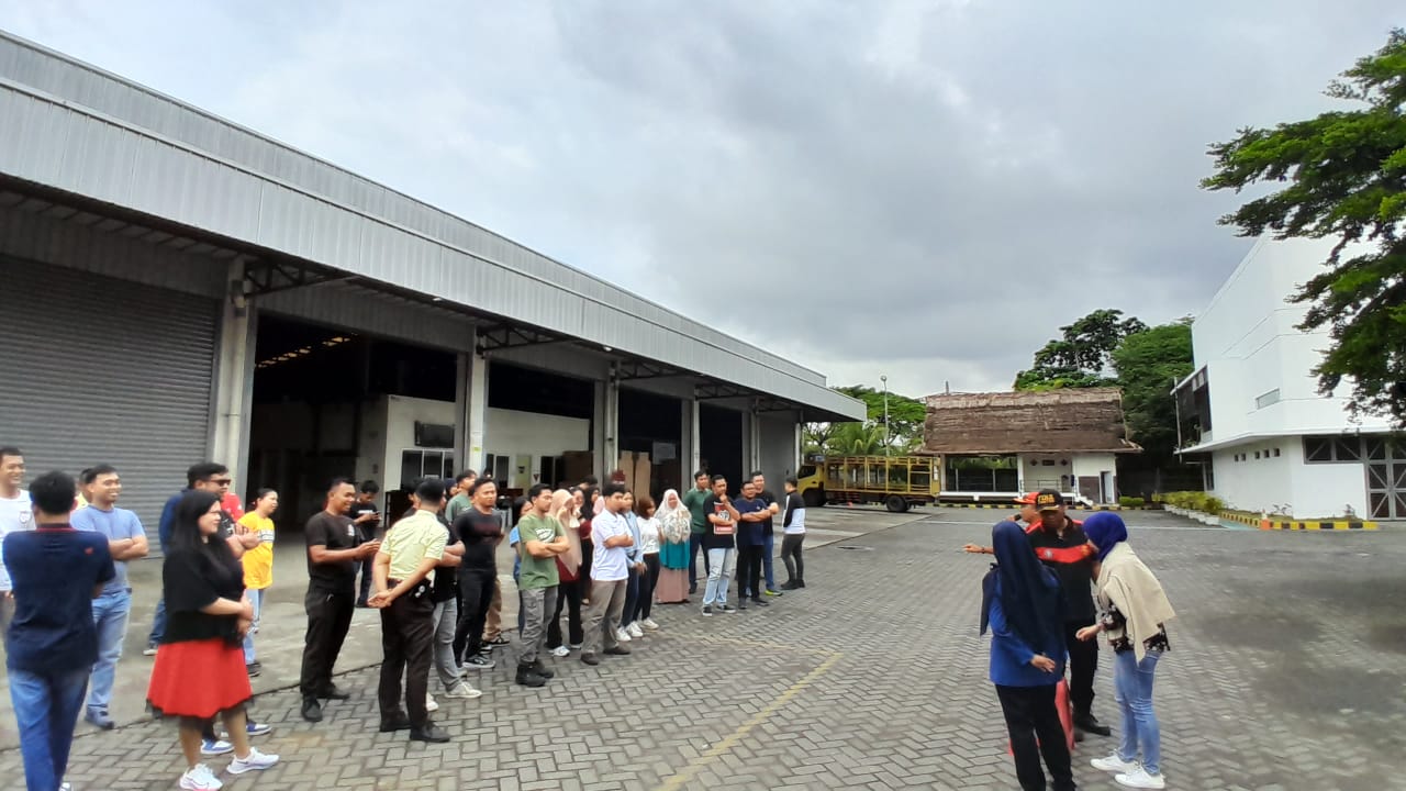 Kompak: Karyawan Astra Motor saat diberikan penyuluhan mitigasi