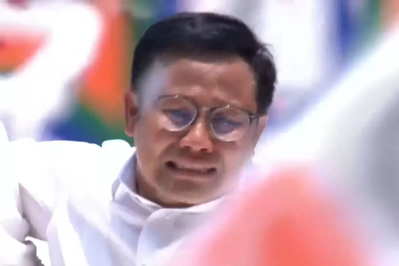 Muhaimin Iskandar (Cak Imin) menangis di akhir orasi dalam agenda Kampanye Akbar Anies-Muhaimin di Jakarta Internasional Stadium (JIS), Sabtu (10/2). ( (X mikrokosmozh))