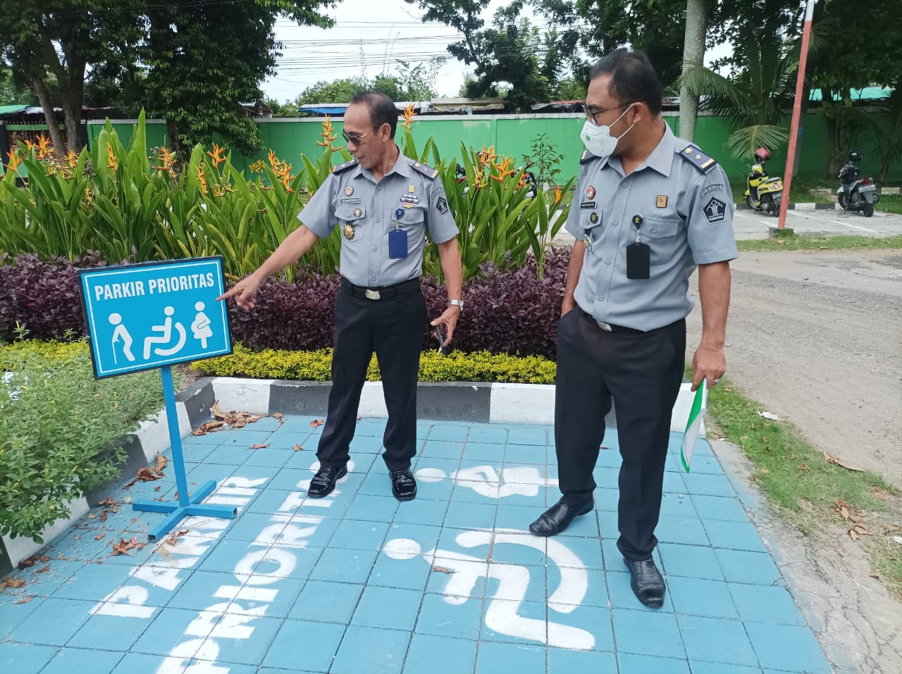 CEK LAPANGAN: Kanwil Kemenkumham NTB mengecek pelayanan publik berbasis HAM terutama memprioritaskan 4 kelompok rentan di RSJ Mutiara Sukma (Kemenkumham NTB)