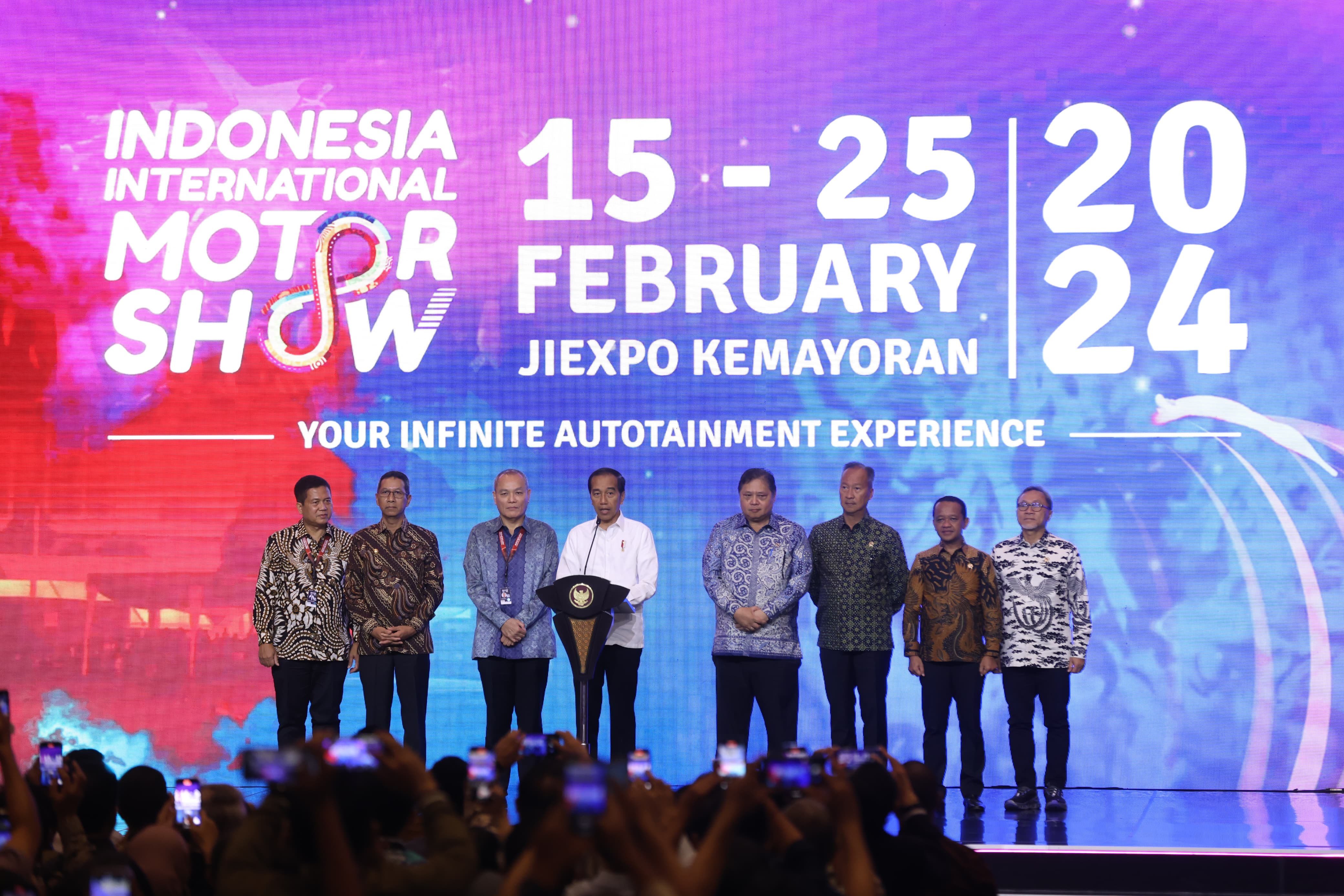 Presiden Jokowi membuka The 31th IIMS 2024 di Jiexpo Jakarta, Kamis (15/2)