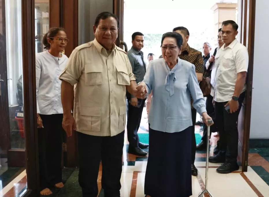 Prabowo Subianto mengunjungi Siti Hardjanti, istri almarhum Jenderal TNI (Purn) Wismoyo Arismunandar (Istimewa )