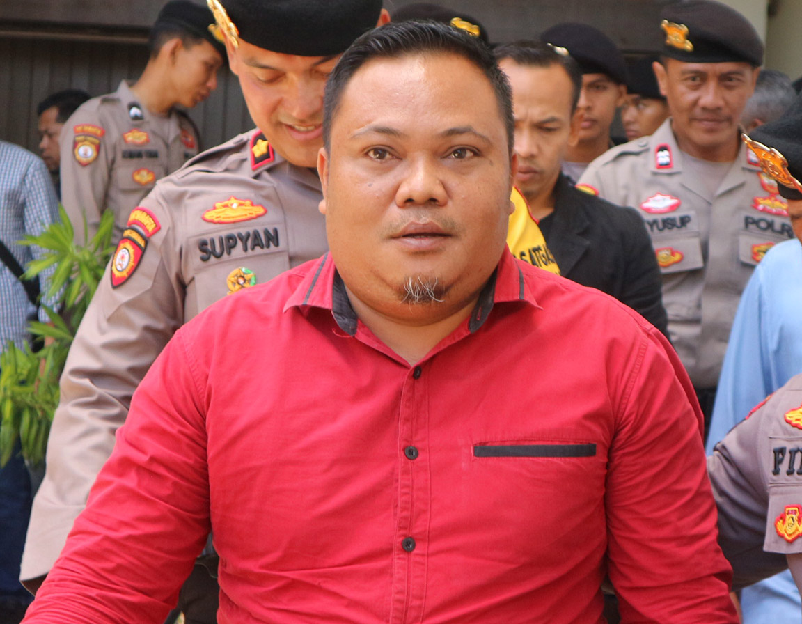 Kepala Desa Langko Mawardi usai mengikuti sidang di Pengadilan Negeri Mataram, beberapa waktu lalu.