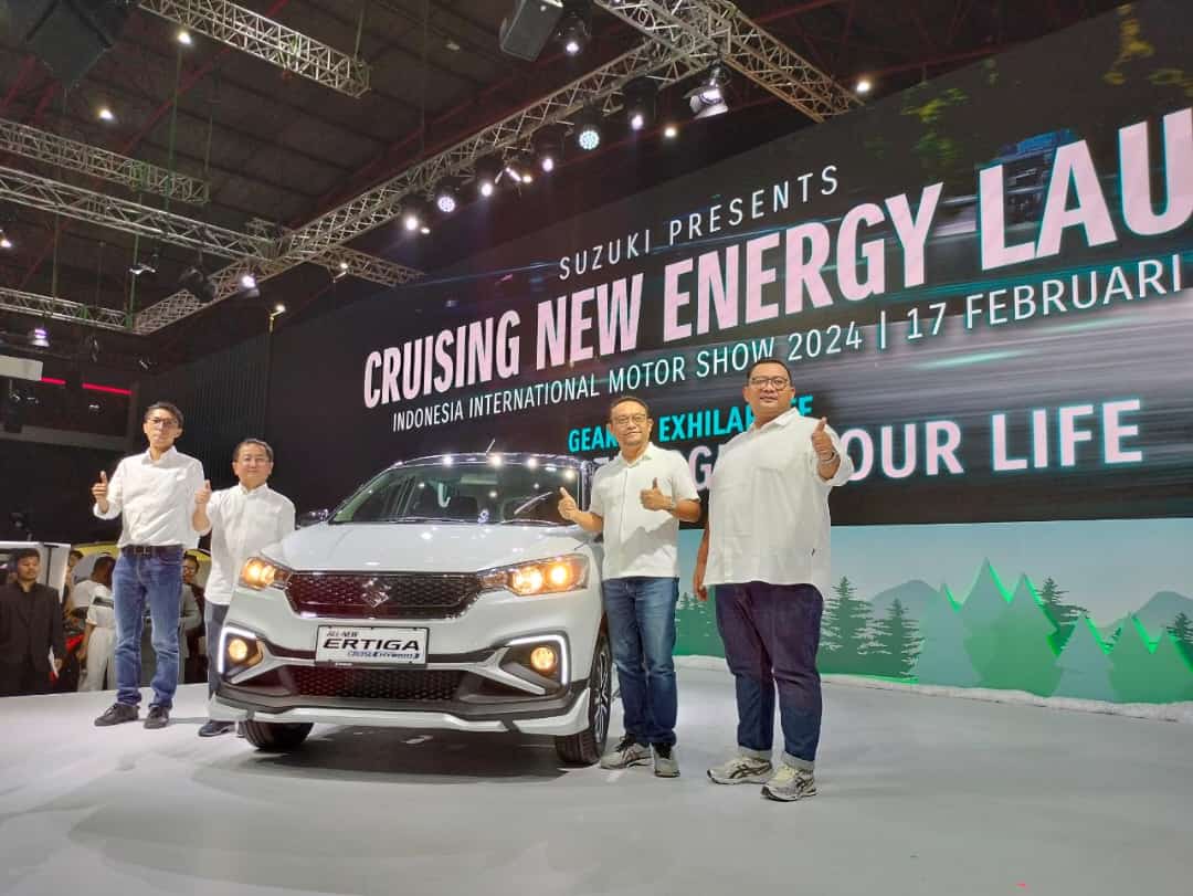 BERKELAS: Momen pihak Suzuki memperkenalkan All New Ertiga Hybrid Cruise.(SUZUKI FOR LOMBOK POST)