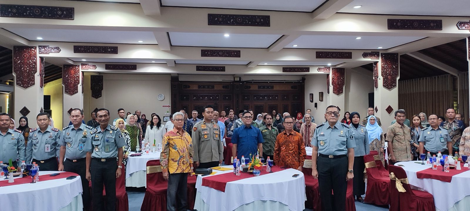 RAPAT KOORDINASI: Sebanyak 82 orang  menjadi peserta rapat koordinasi yang digelar Kanwil Kemenkumham NTB dalam rangka memperkuat peran dan fungsi pengawasan notaris.